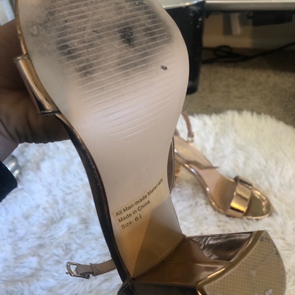 SOLD Gold heels - Picture 4 of 6